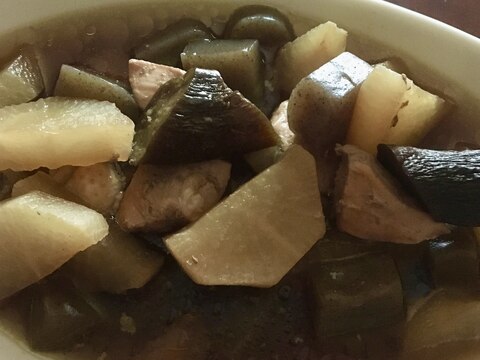 鶏肉とナスと大根の煮物